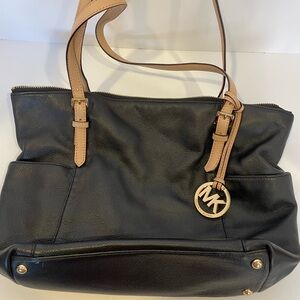 MICHAEL KORS Black Jet Set Leather Shoulder Bag